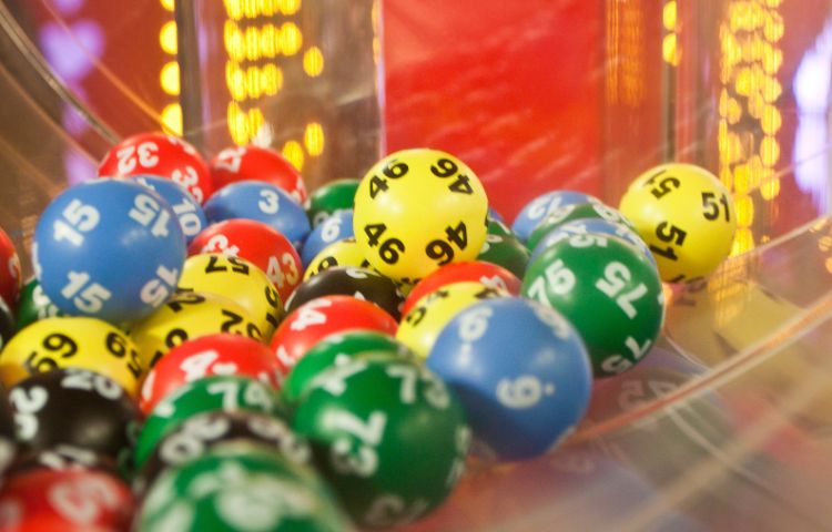 A photo of numbered lottery balls.